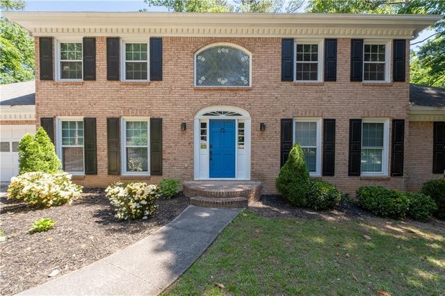 2562 River Knoll Drive SW, Lilburn, GA 30047