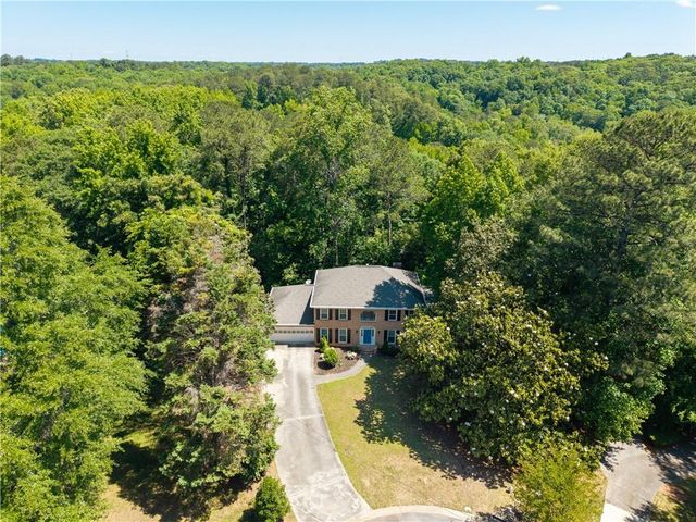 2562 River Knoll Drive SW, Lilburn, GA 30047