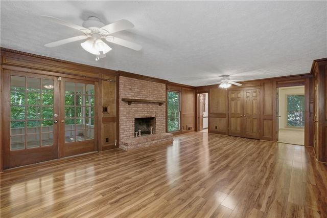 2562 River Knoll Drive SW, Lilburn, GA 30047