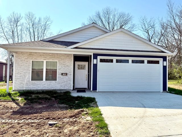 1104 N Midway Court, Marion, IL 62959