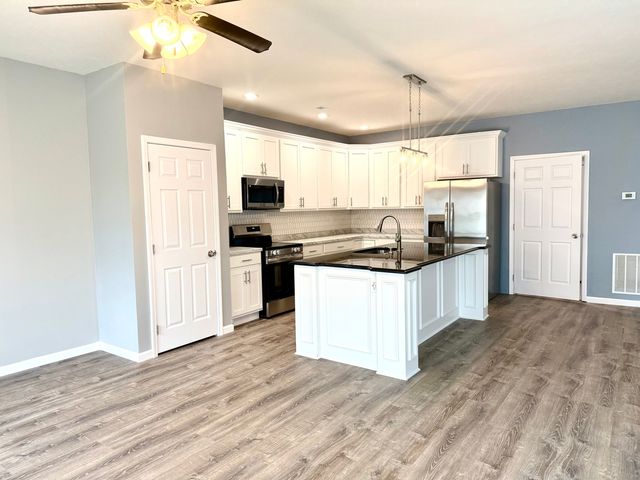 1104 N Midway Court, Marion, IL 62959