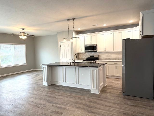 1104 N Midway Court, Marion, IL 62959