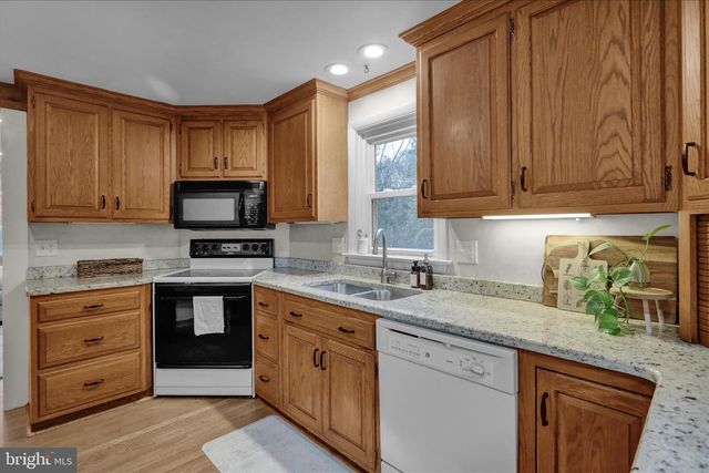 5965 LEEBEL RD, East Petersburg, PA 17520