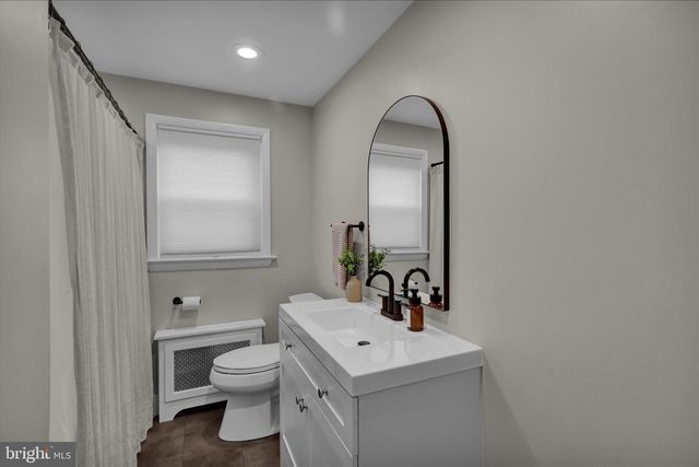 5965 LEEBEL RD, East Petersburg, PA 17520