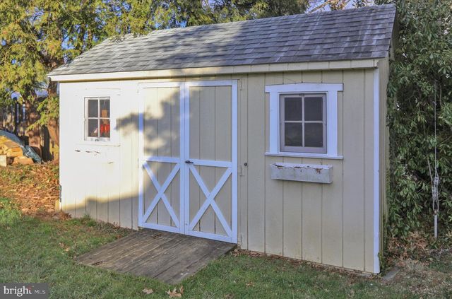 5965 LEEBEL RD, East Petersburg, PA 17520