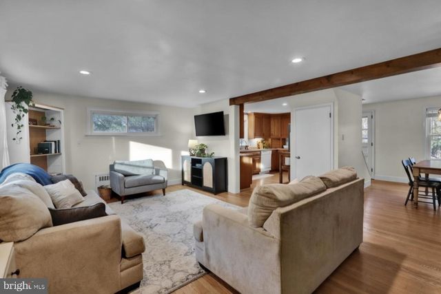 5965 LEEBEL RD, East Petersburg, PA 17520