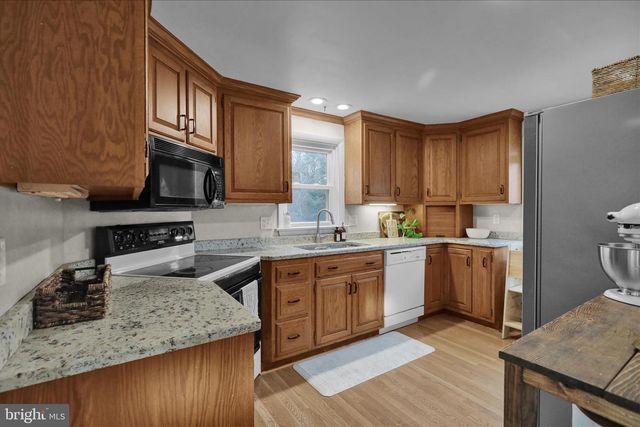 5965 LEEBEL RD, East Petersburg, PA 17520