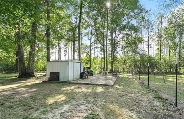 26611 Deer Ln, Holden, LA 70744