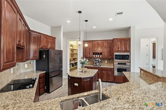 426 County Road 2801 W, Mico, TX 78056