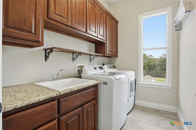 426 County Road 2801 W, Mico, TX 78056