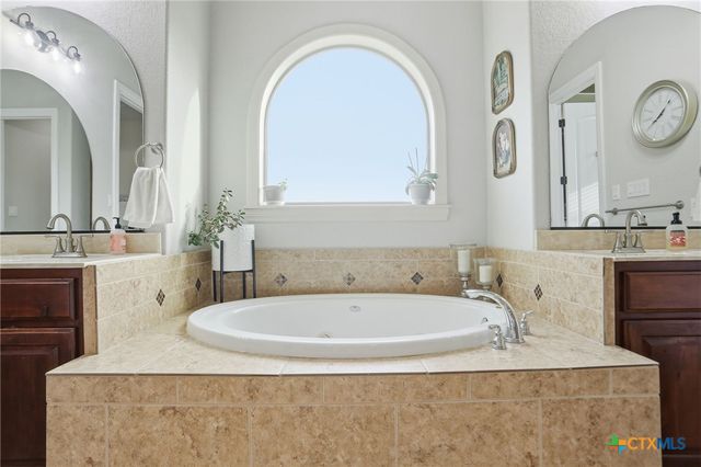 426 County Road 2801 W, Mico, TX 78056