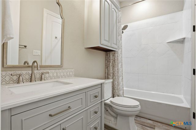 426 County Road 2801 W, Mico, TX 78056