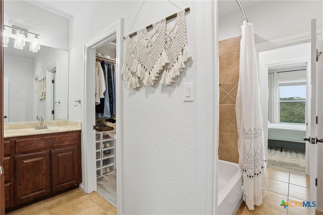 426 County Road 2801 W, Mico, TX 78056