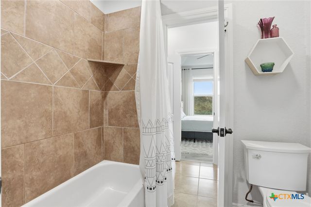 426 County Road 2801 W, Mico, TX 78056