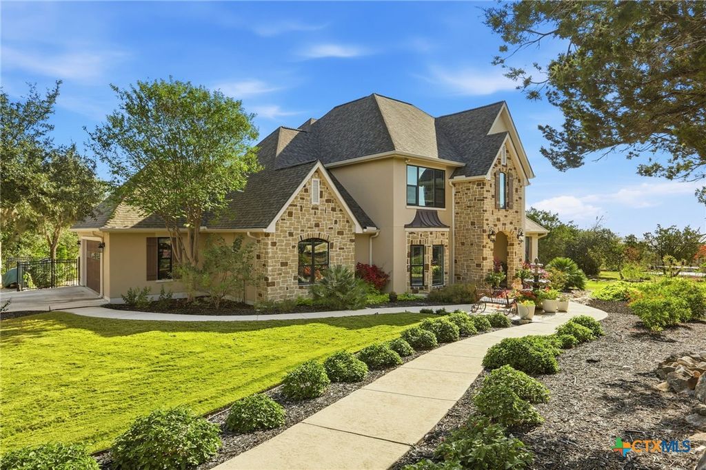 426 County Road 2801 W, Mico, TX 78056