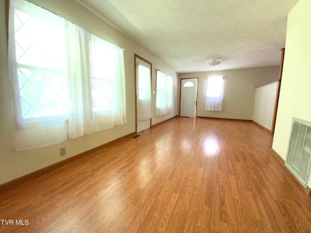 615 South Armstrong Road, Rogersville, TN 37857