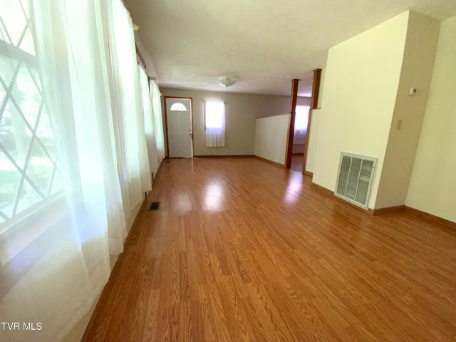615 South Armstrong Road, Rogersville, TN 37857