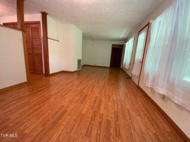 615 South Armstrong Road, Rogersville, TN 37857