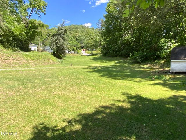 615 South Armstrong Road, Rogersville, TN 37857