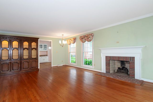 174 Windwood Pointe Street, St Clair Shores, MI 48080