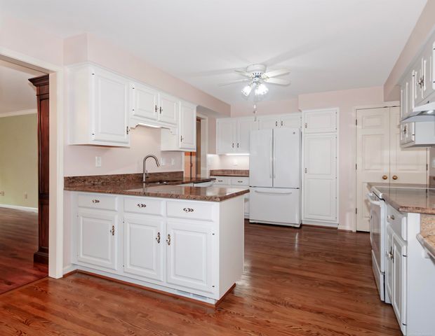 174 Windwood Pointe Street, St Clair Shores, MI 48080