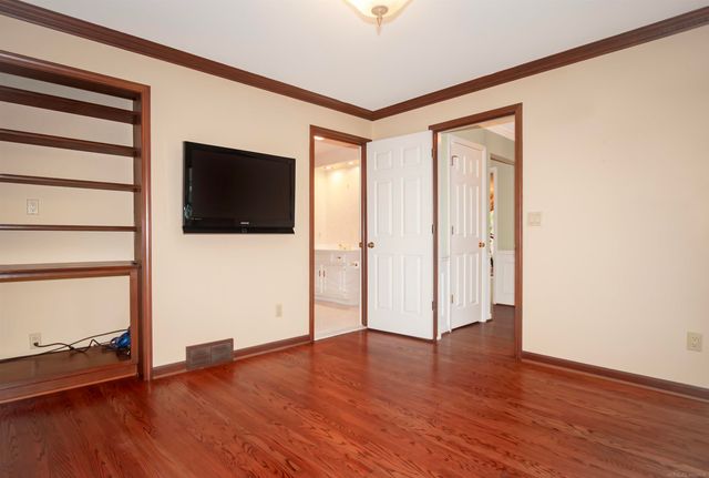 174 Windwood Pointe Street, St Clair Shores, MI 48080