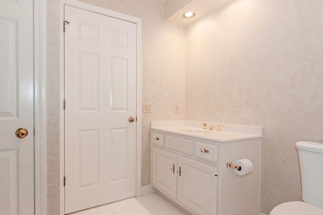 174 Windwood Pointe Street, St Clair Shores, MI 48080