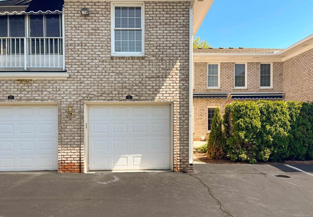 174 Windwood Pointe Street, St Clair Shores, MI 48080