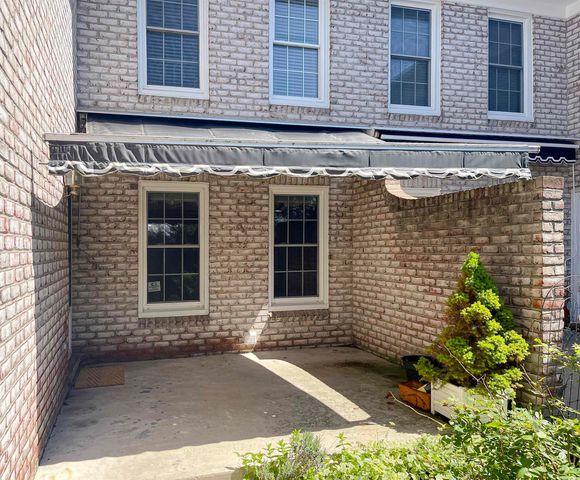 174 Windwood Pointe Street, St Clair Shores, MI 48080