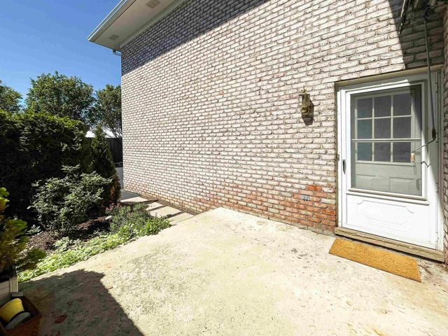 174 Windwood Pointe Street, St Clair Shores, MI 48080