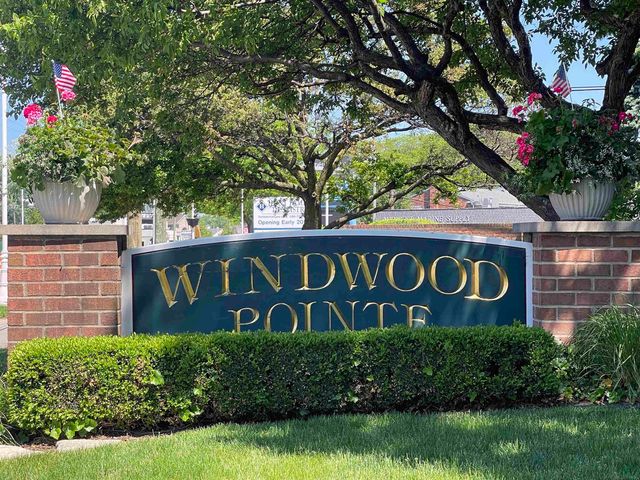 174 Windwood Pointe Street, St Clair Shores, MI 48080