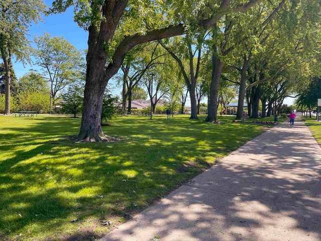 174 Windwood Pointe Street, St Clair Shores, MI 48080