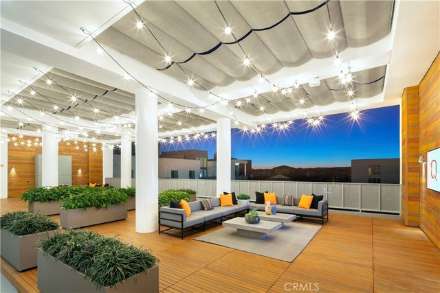 6200 Variel Avenue 528, Woodland Hills, CA 91367