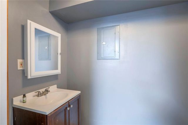 113 SE Bristol Drive, Lee's Summit, MO 64063