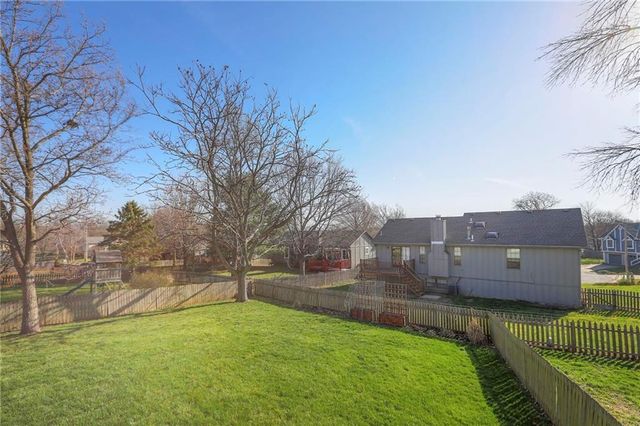 113 SE Bristol Drive, Lee's Summit, MO 64063