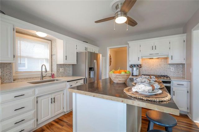 113 SE Bristol Drive, Lee's Summit, MO 64063