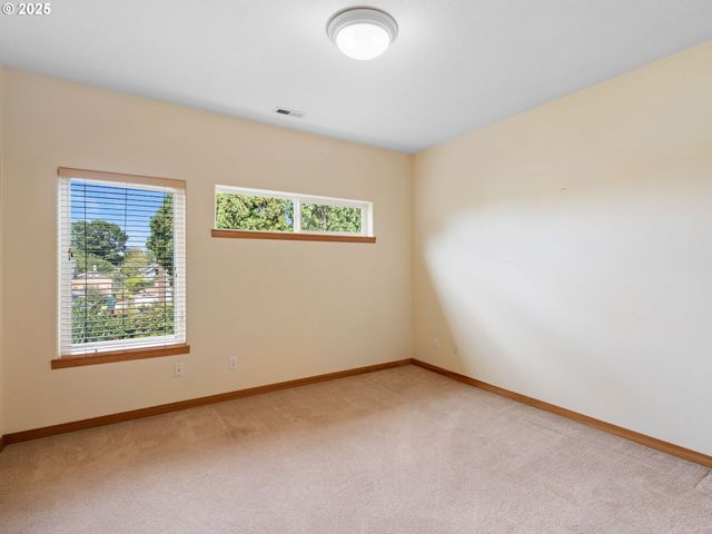 2845 Se SCHILLER St, Portland, OR 97202