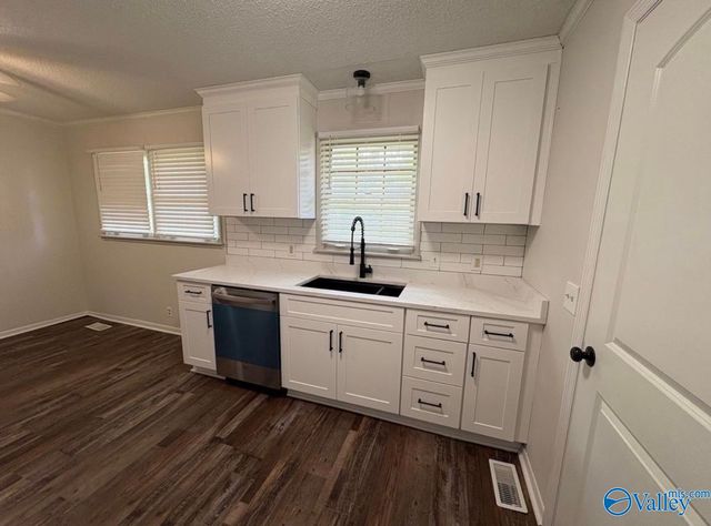 4021 NW Knollbrook Drive, Huntsville, AL 35810