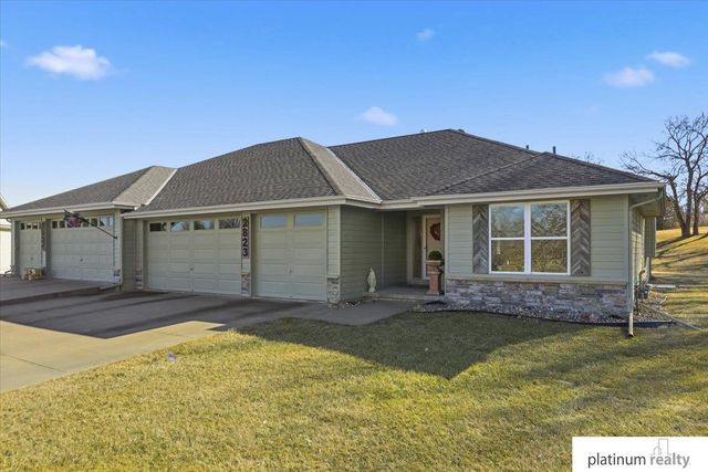 2823 Lakeside Drive, Plattsmouth, NE 68048