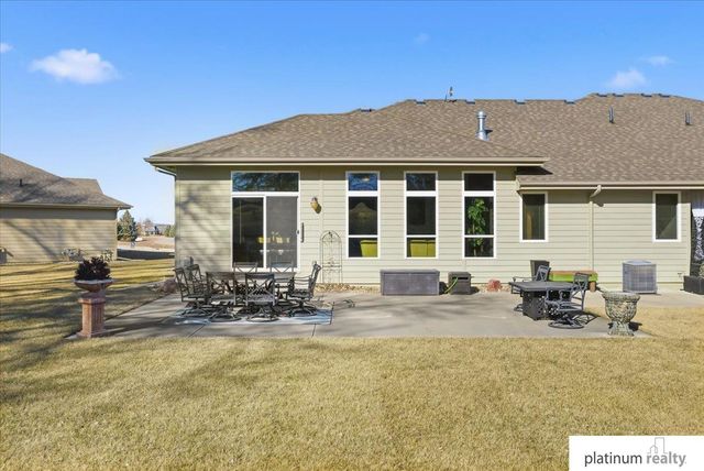 2823 Lakeside Drive, Plattsmouth, NE 68048