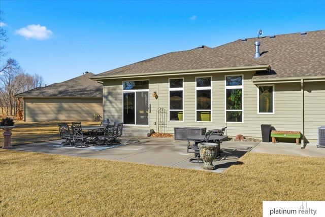 2823 Lakeside Drive, Plattsmouth, NE 68048