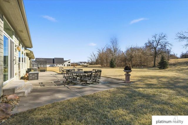 2823 Lakeside Drive, Plattsmouth, NE 68048