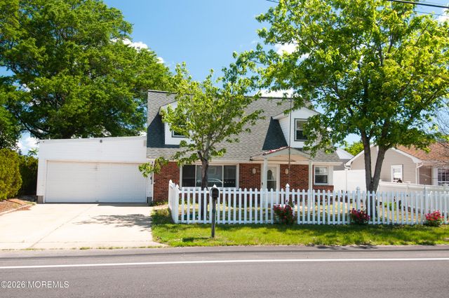 131 Veeder Lane, Bayville, NJ 08721