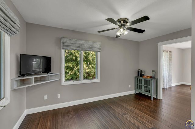 206 Tumbleweed Dr, Lawrence, KS 66049