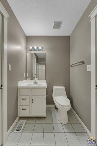 206 Tumbleweed Dr, Lawrence, KS 66049