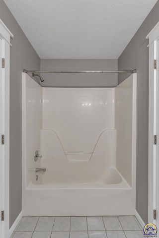 206 Tumbleweed Dr, Lawrence, KS 66049
