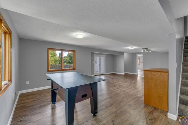 206 Tumbleweed Dr, Lawrence, KS 66049