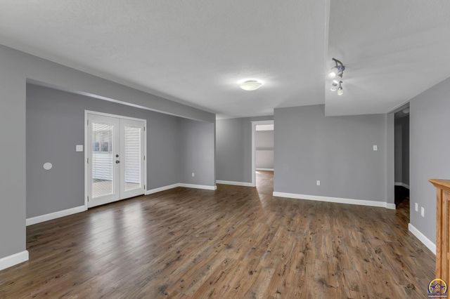 206 Tumbleweed Dr, Lawrence, KS 66049
