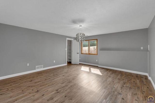 206 Tumbleweed Dr, Lawrence, KS 66049