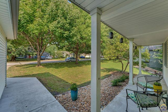 206 Tumbleweed Dr, Lawrence, KS 66049